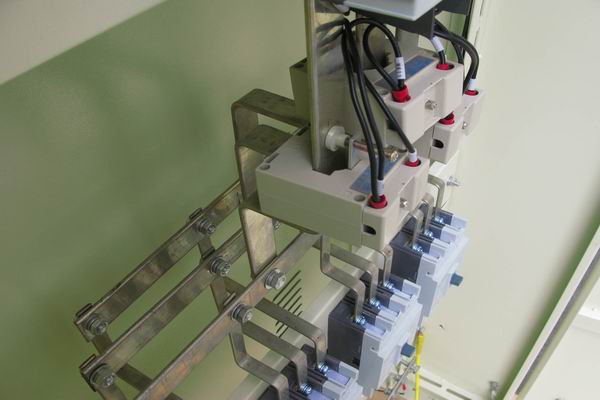 新野配电柜-应急照明配电柜使用对工作人员的具